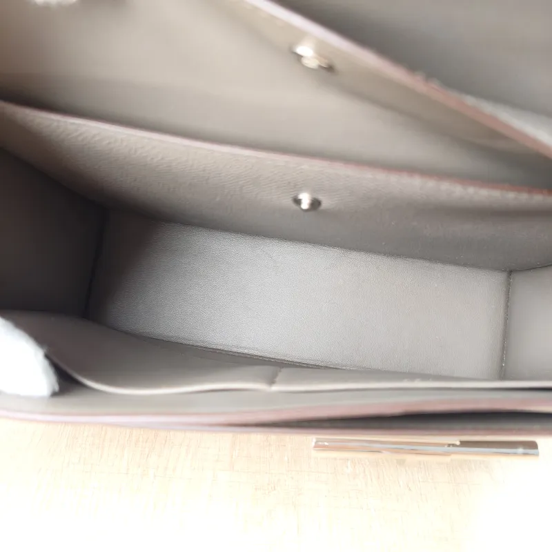 Hermès Crossbody Bag Verrou 23 Epsom Calfskin One Size 23 × 7 × 18 cm — detail view 4 of 13