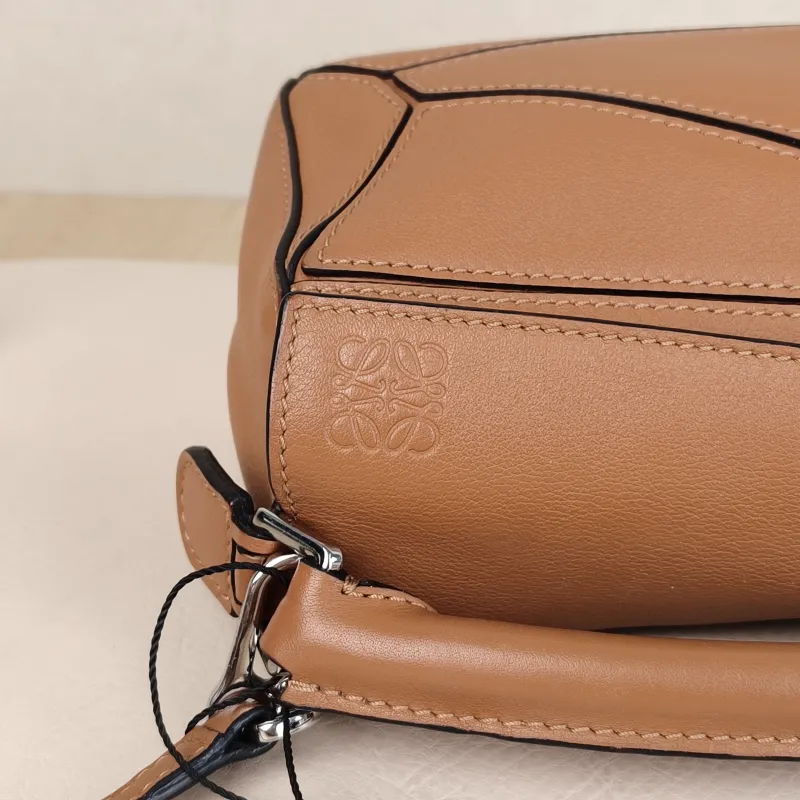 LOEWE Crossbody Bag Puzzle Caramel CC alfskin18 × 8 × 12.5 cm — detail view 8 of 12