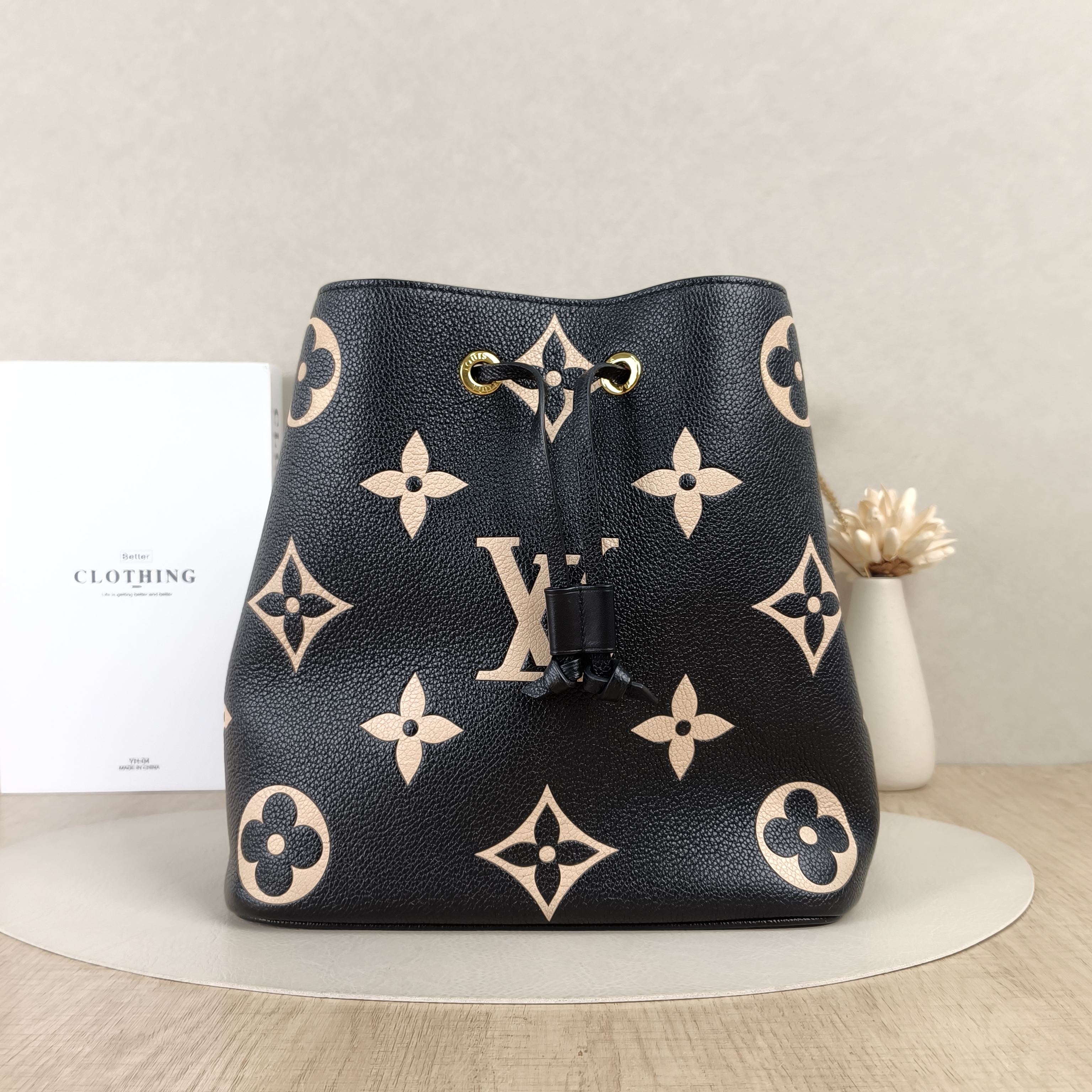 Louis Vuitton Shoulder Bag NÉONOÉ Bucket Bag Black · White Monogram Empreinte Embossed Calfskin Medium26 × 17.5 × 26 cm