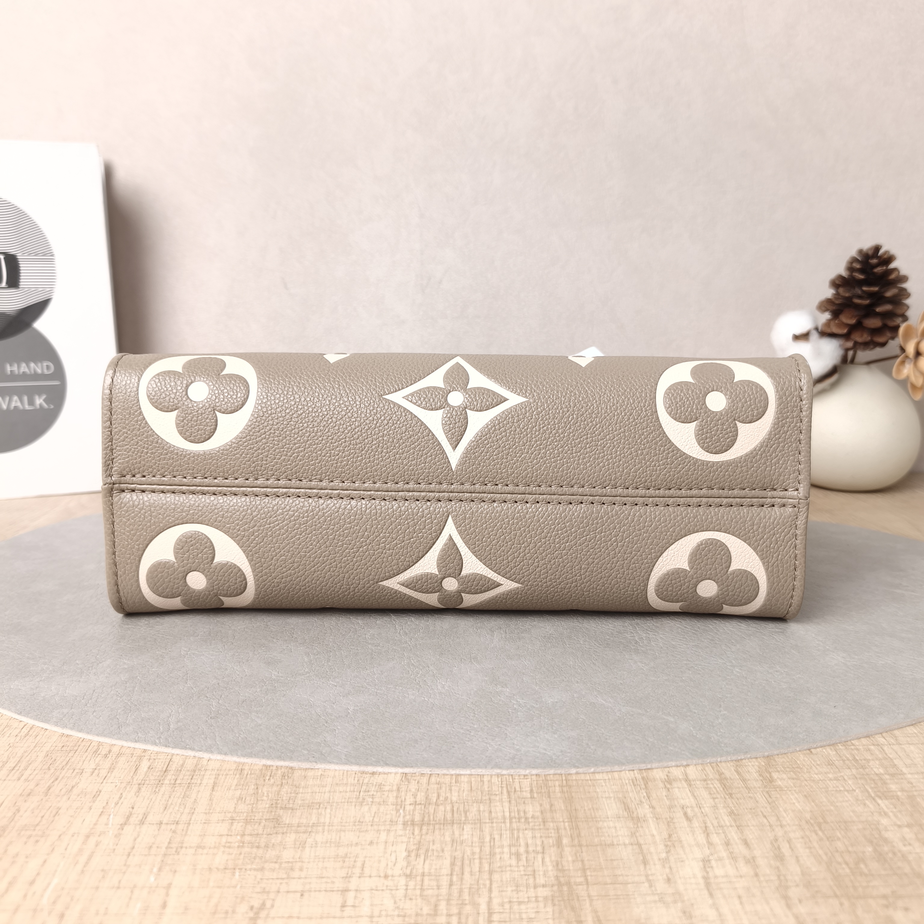 Louis Vuitton Crossbody Bag Onthego East West Two Straps Empreinte Embossed Calfskin Monogram Small25 × 10 × 13 cm — cover view 5 of 6