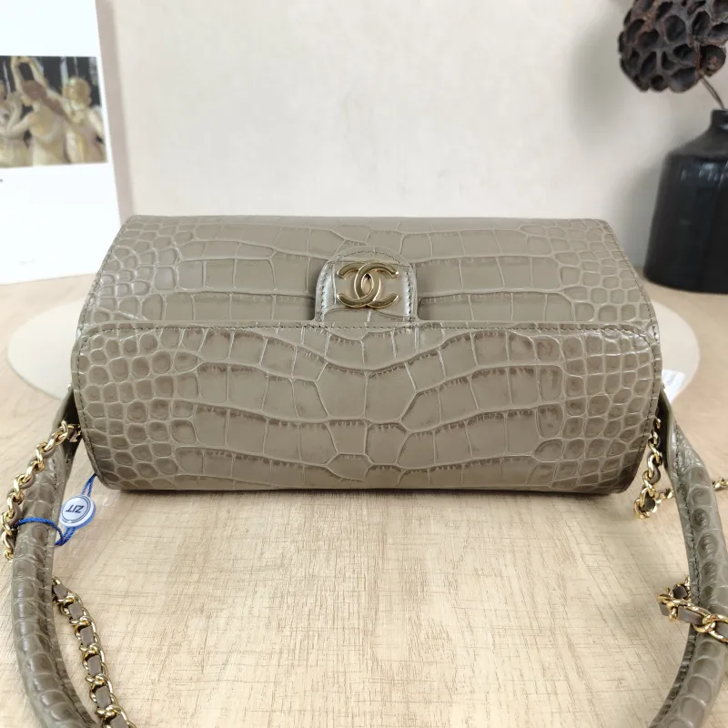 Chanel Shoulder Bag 26a Collection Crossbody Bag Grey Calfskin One Size 23 × 11 × 12.5 cm — detail view 6 of 13