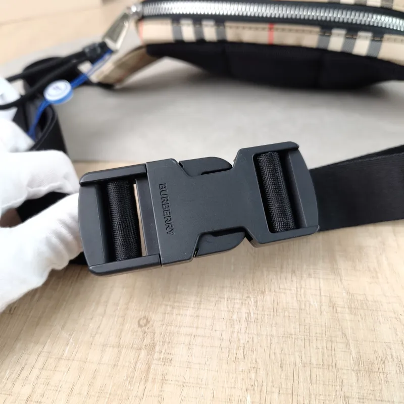 BURBERRY Belt Bag Belt Bag Canvas One Size 18 × 4 × 13.5 cm — detail view 10 of 11