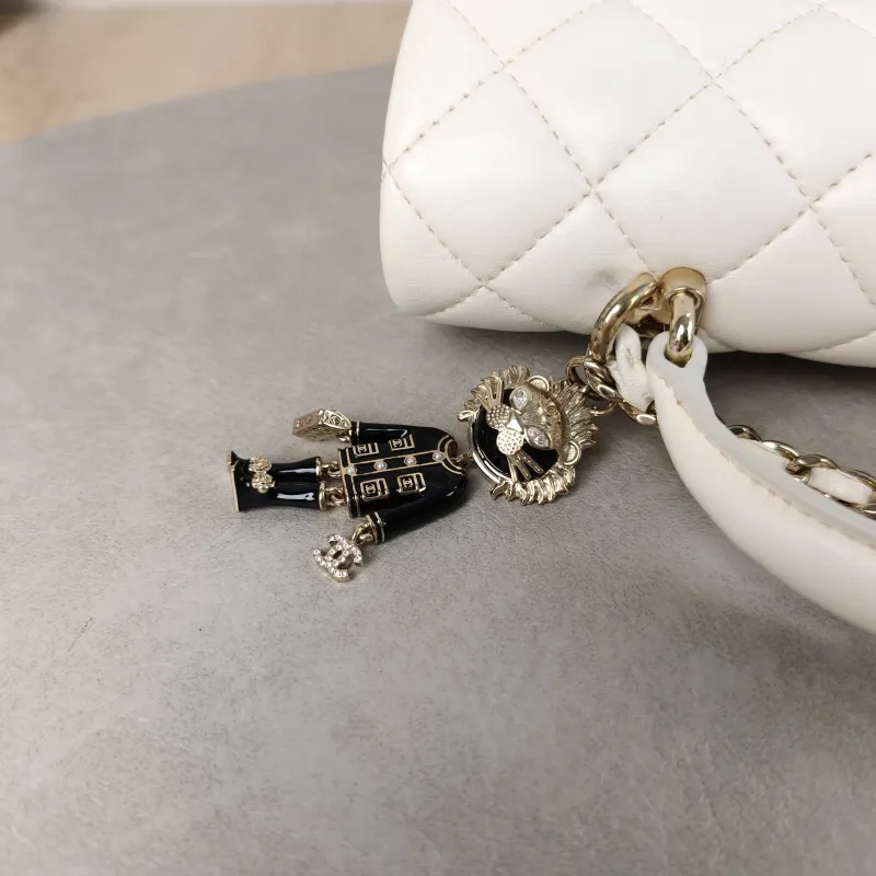 Chanel Crossbody Bag mini White Lambskin mini 20 × 6 × 12 cm — detail view 9 of 14
