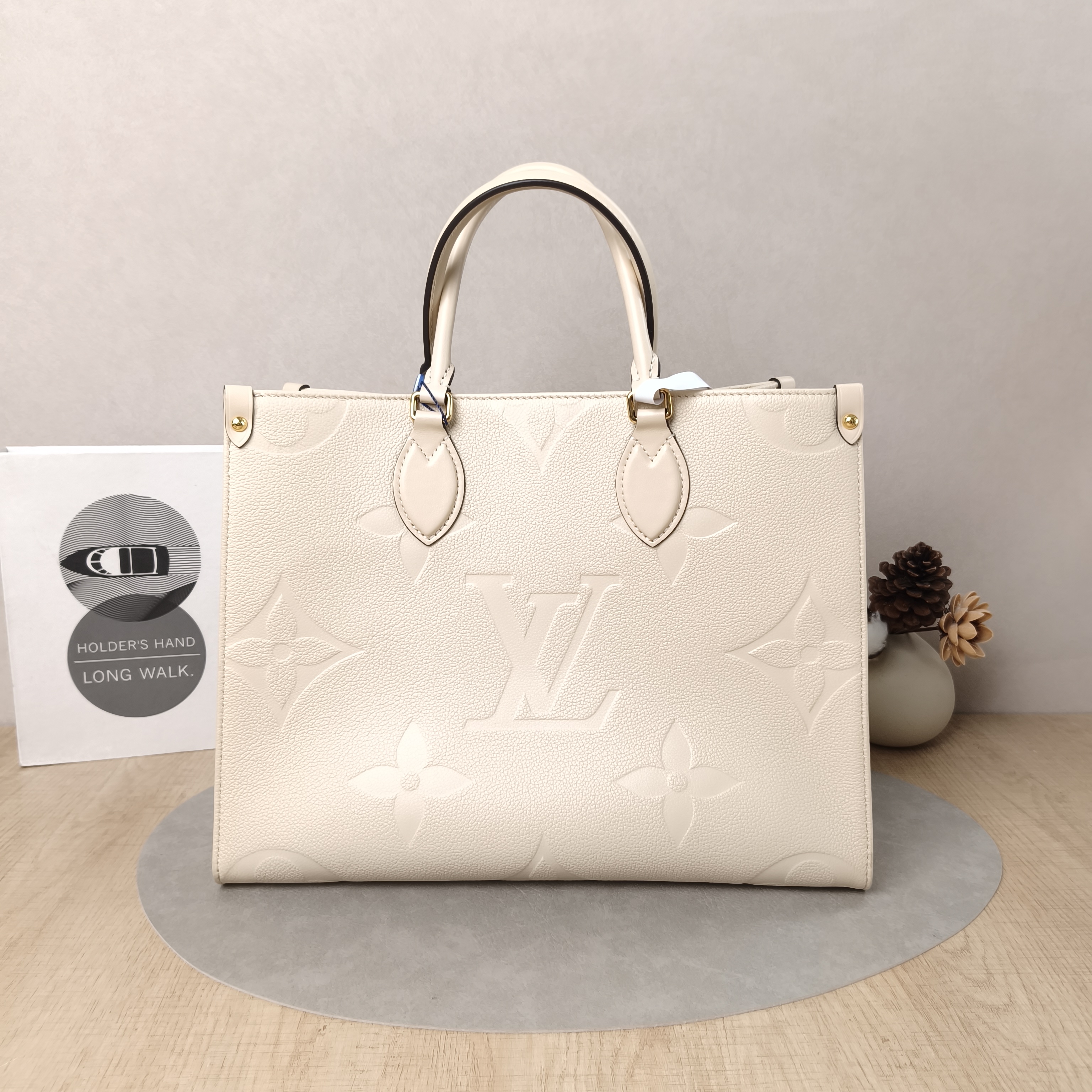 Louis Vuitton Shoulder Bag Onthego Medium White Empreinte Embossed Calfskin Monogram Medium35 × 14 × 27 cm — cover view 2 of 5