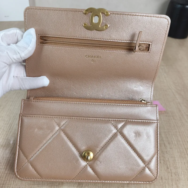 Chanel Crossbody Bag19Bag WOC Taupe SL ambskinmini19.2 × 3.5 × 12.3 cm — detail view 5 of 12