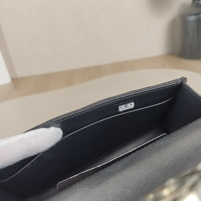 Chanel Crossbody Bag kelly Black Grained Calfskin One Size18 × 4.5 × 10 cm — detail view 14 of 14