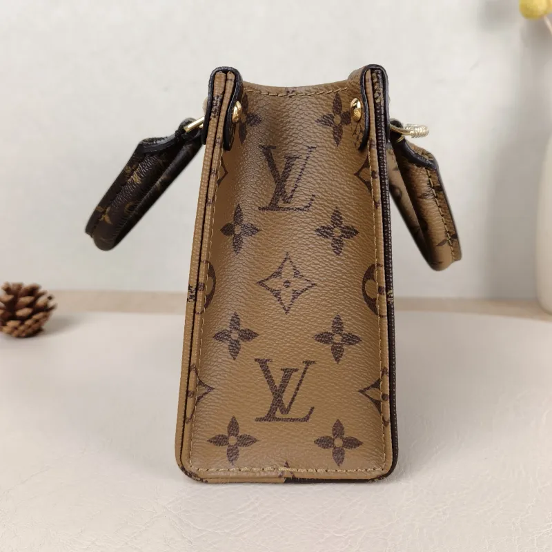 Louis Vuitton Crossbody Bag Onthego BB Monogram PVC BB 18 × 8.5 × 15 cm — detail view 8 of 11