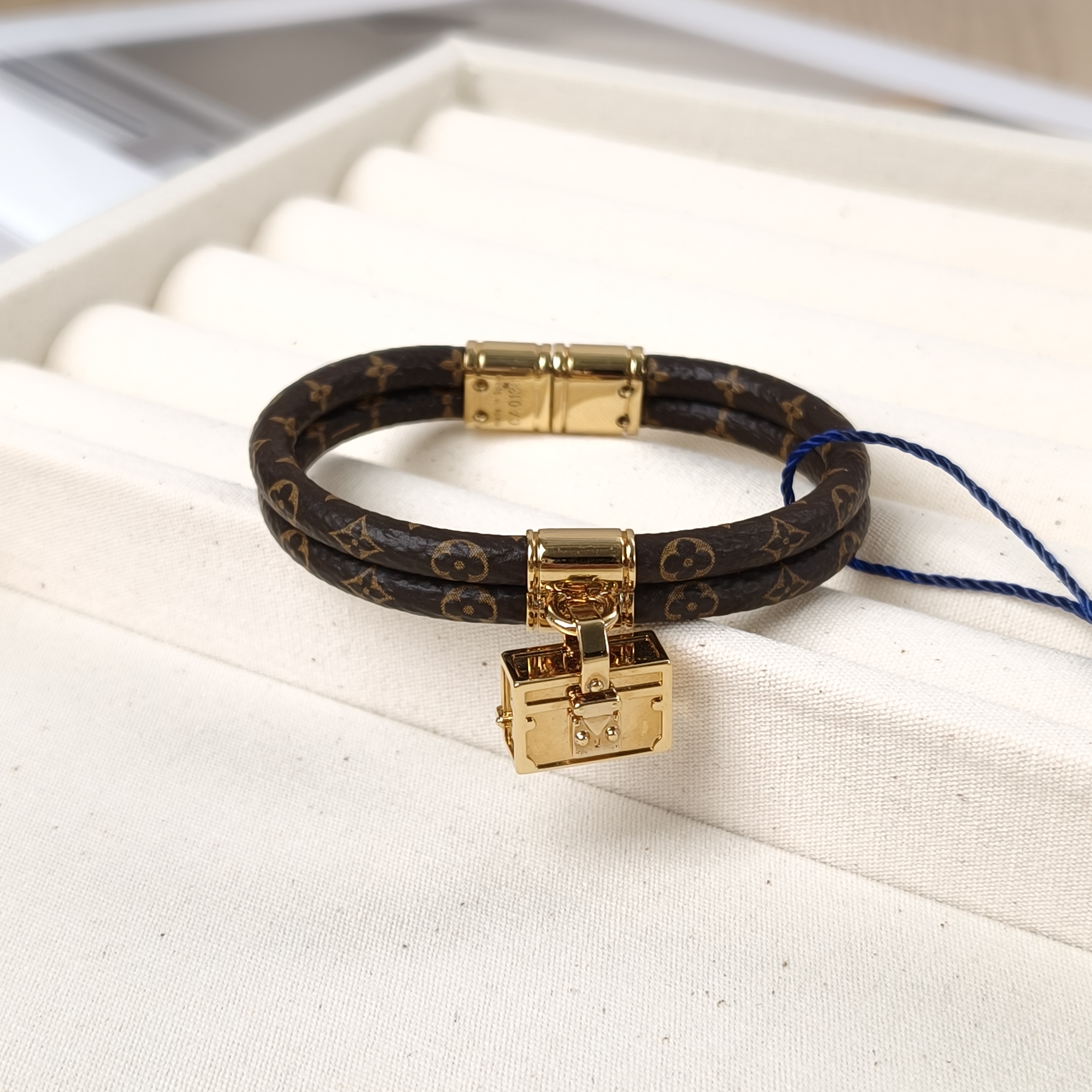 Louis Vuitton Bangle Bangle Monogram One Size18cm — cover view 9 of 11