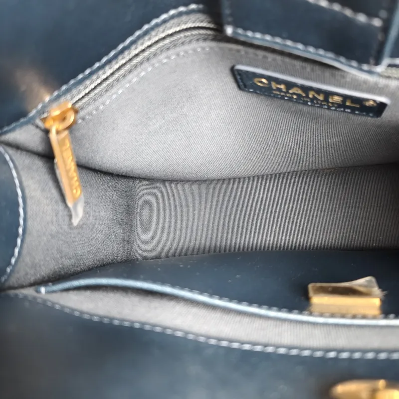 Chanel Crossbody Bag Hobo Blue One Size 22 × 6 × 24 cm — detail view 4 of 13