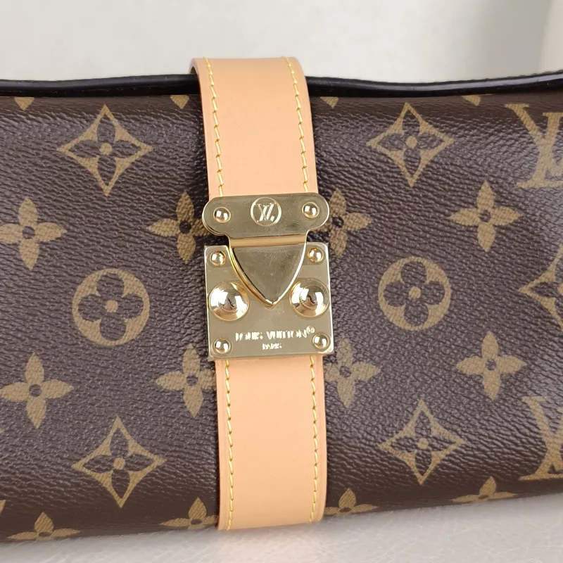 Louis Vuitton Shoulder Bag Pochette Mia Monogram PVC One Size 22 × 8 × 14.5 cm — detail view 3 of 10