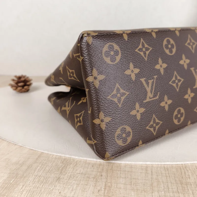Louis Vuitton Crossbody Bag PETIT PALAIS Monogram PVC Small 29 × 12.5 × 18 cm — detail view 5 of 13