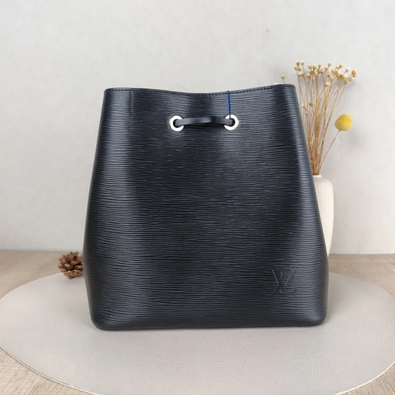 Louis Vuitton Shoulder Bag NÉONOÉ Bucket Bag Black Epi Embossed Calfskin Medium 26 × 17.5 × 26 cm — cover view 4 of 5