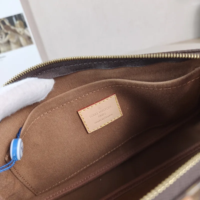 Louis Vuitton Crossbody Bag Multi Pochette Accessoires Shoulder Strap PVC Small 24 × 4 × 13.5 cm — detail view 5 of 10