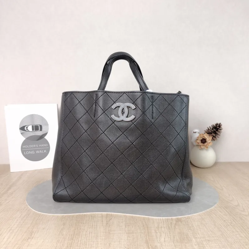 Chanel Shoulder Bag Tote Bag Black Grained Calfskin 33 × 14 × 26 cm