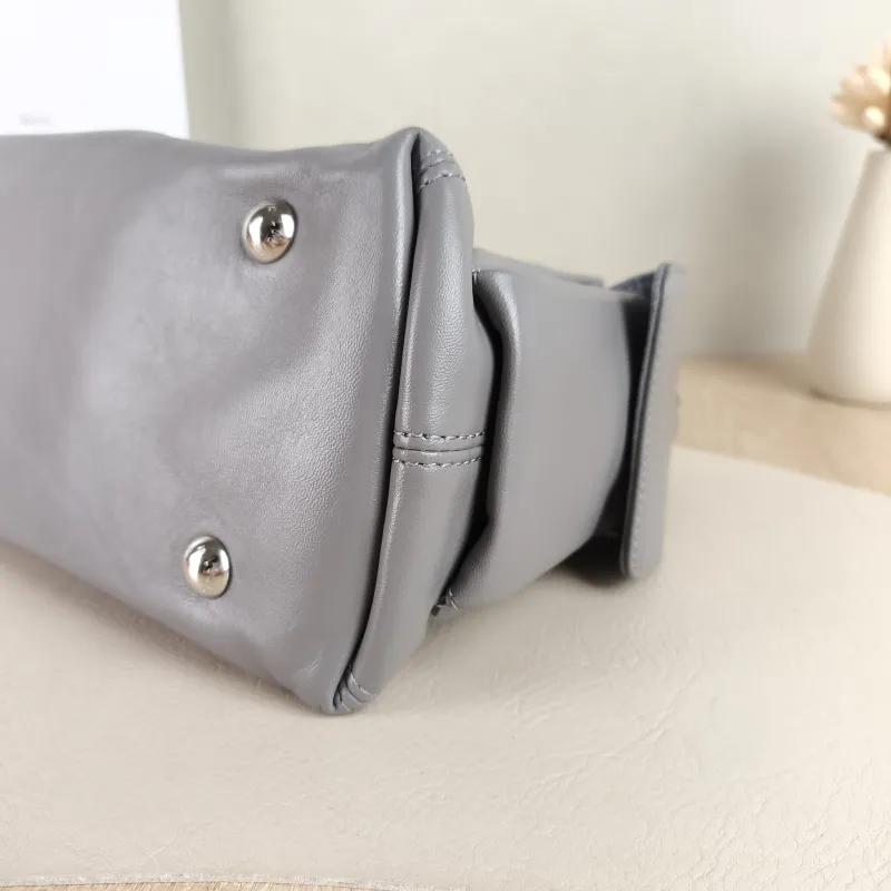 Louis Vuitton Crossbody Bag Carryall Cargo Vibe Grey SL ambskin Small 33.5 × 15 × 23 cm — detail view 4 of 12