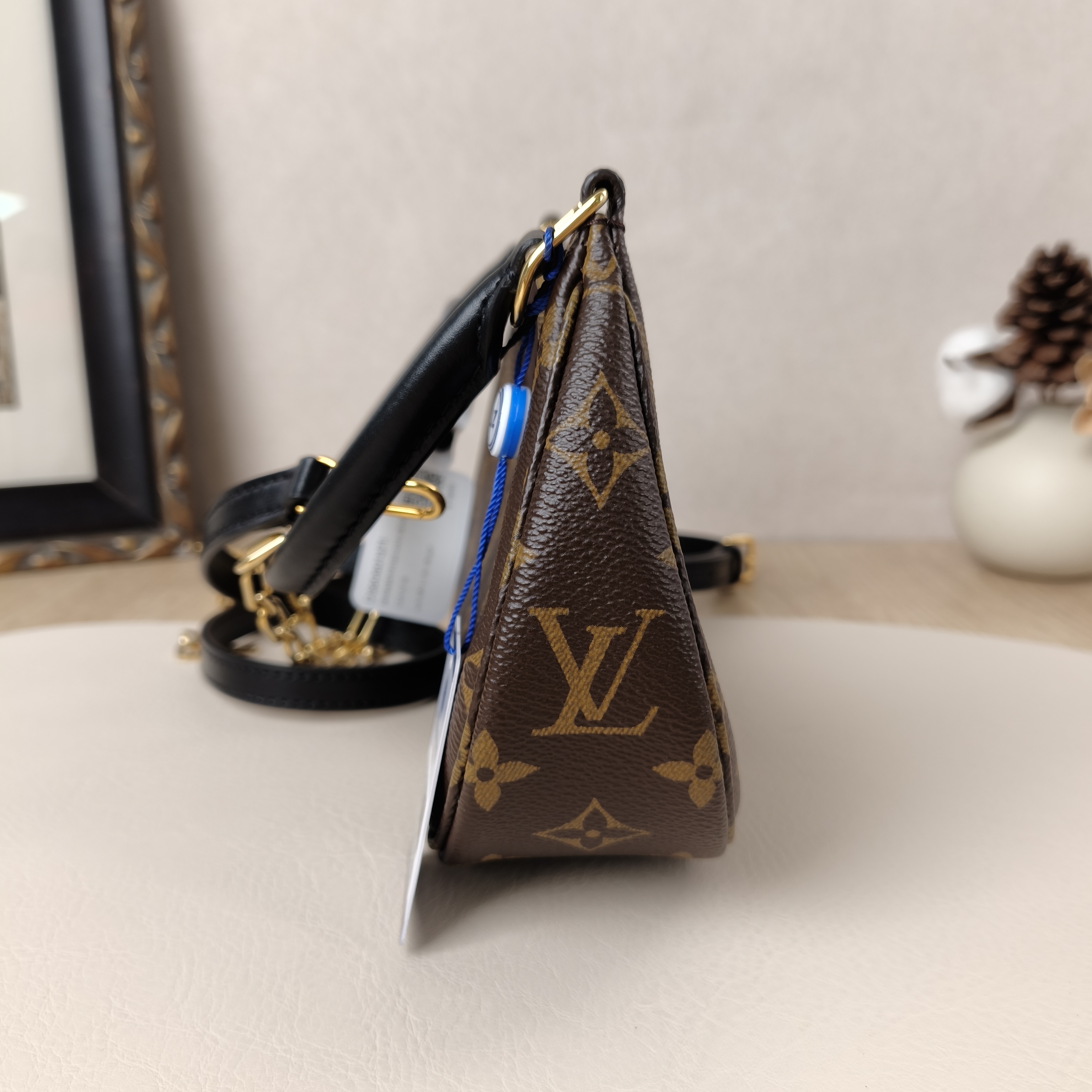 Louis Vuitton Shoulder Bag Catchy Monogram PVC Small24 × 6 × 10 cm — cover view 9 of 10