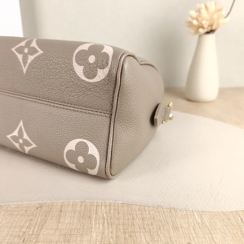 Louis Vuitton Crossbody Bag Speedy20 · White Monogram Empreinte Embossed Calfskin Small 20.5 × 12 × 13.5 cm — detail view 3 of 10