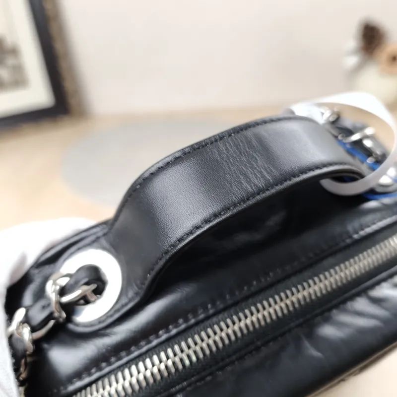 Chanel Crossbody Bag Camera Bag Black Waxed Leather17 × 8.5 × 18 cm — detail view 14 of 20