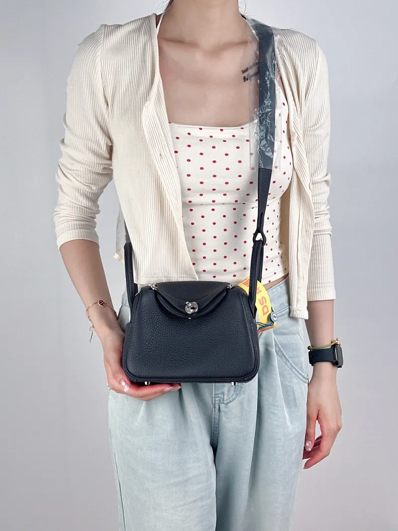 Hermès Crossbody Bag Lindy Mini 19 TC Calfskinmini19 × 9.5 × 13 cm — on-model view 1 of 2