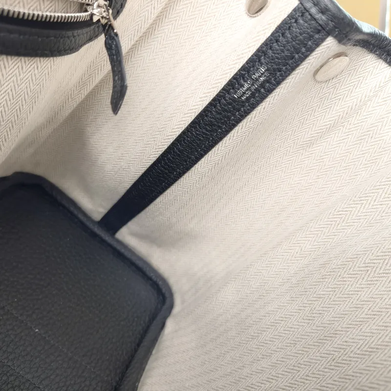 Hermès Top Handle Bag Garden Party 30 30Black Negonda Calfskin Medium30 × 13 × 21 cm — detail view 3 of 11