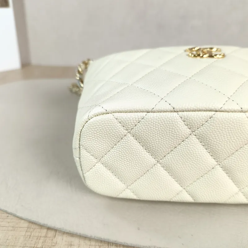 Chanel Crossbody Bag Crossbody Bag White Grained Calfskin One Size 16 × 6.5 × 13 cm — detail view 3 of 11