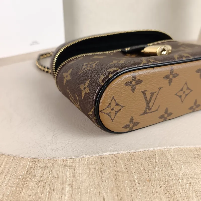 Louis Vuitton Shoulder Bag VANITY Cosmetic Bag Monogram PVC Small 19 × 6 × 13 cm — detail view 6 of 10
