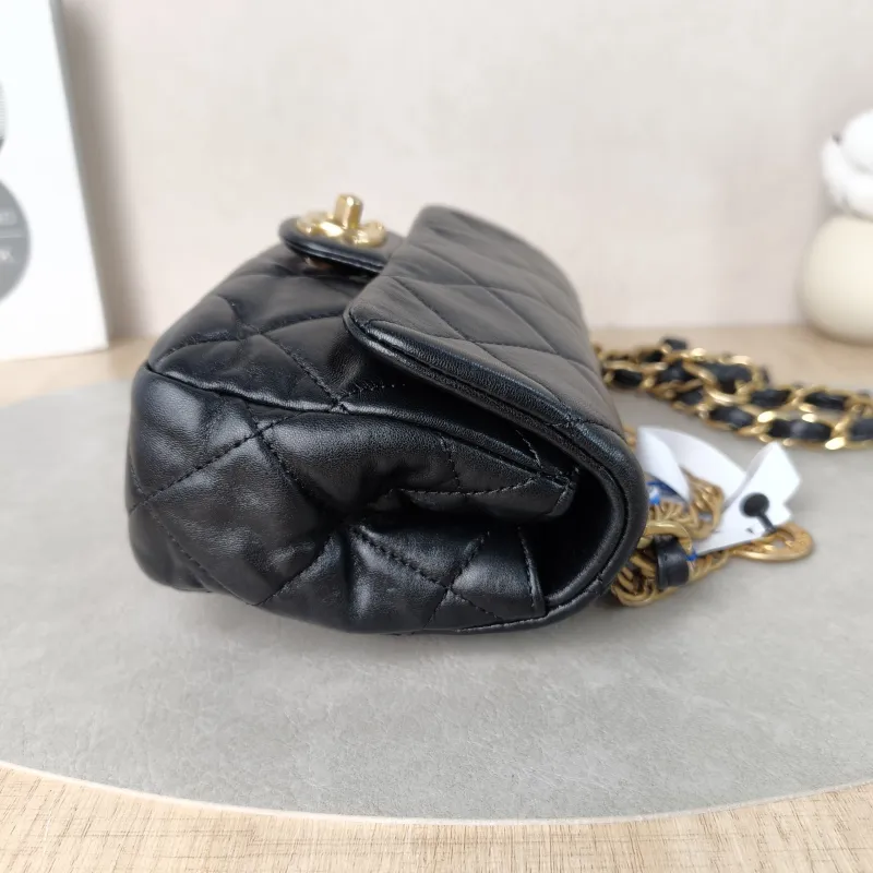 Chanel Crossbody Bag mini Black Lambskin One Size20 × 6 × 12 cm — detail view 10 of 12