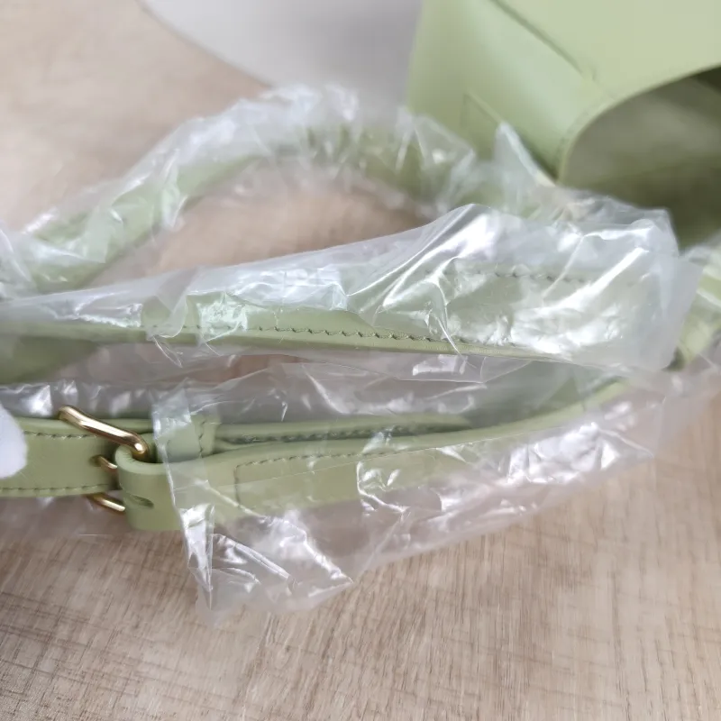 CELINE Crossbody Bag FOLCO TRIOMPHE Green Calfskin One Size 18.5 × 7 × 15 cm — detail view 3 of 12
