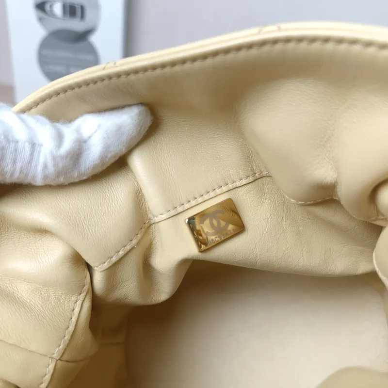 Chanel Shoulder Bag Bucket Bag Yellow Lambskin One Size 17 × 10 × 18.5 cm — detail view 7 of 13
