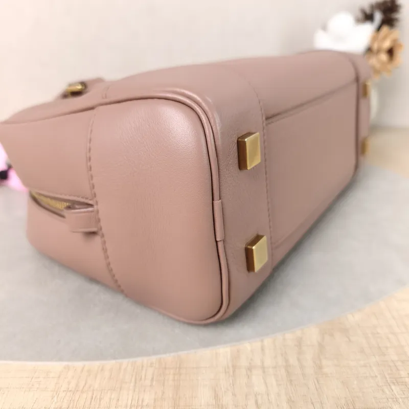 LOEWE Crossbody Bag amazona 19 Calfskin One Size 24 × 19 × 15 cm — detail view 9 of 13