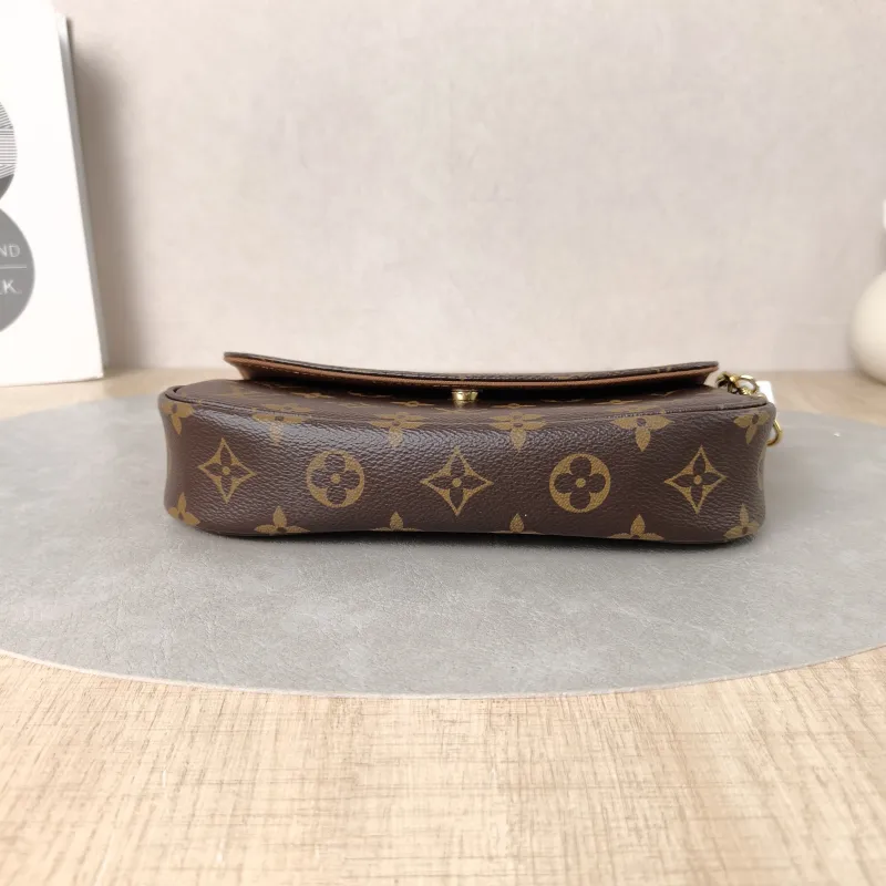 Louis Vuitton Crossbody Bag IVY Monogram PVC Small 23.5 × 4.3 × 12 cm — cover view 4 of 6