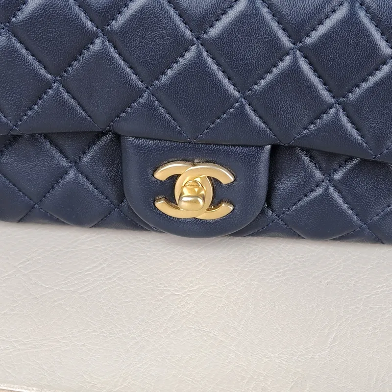 Chanel Crossbody Bag mini Blue Lambskin One Size20 × 6 × 12 cm — detail view 11 of 15