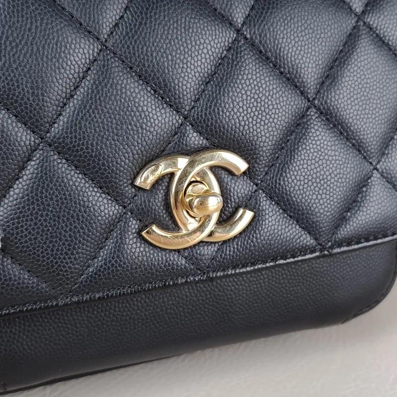 Chanel Crossbody Bag affinity Messenger Bag Black with Gold-Tone Hardware Grained Calfskin Small 19 × 7 × 14 cm 27 — detail view 8 of 16