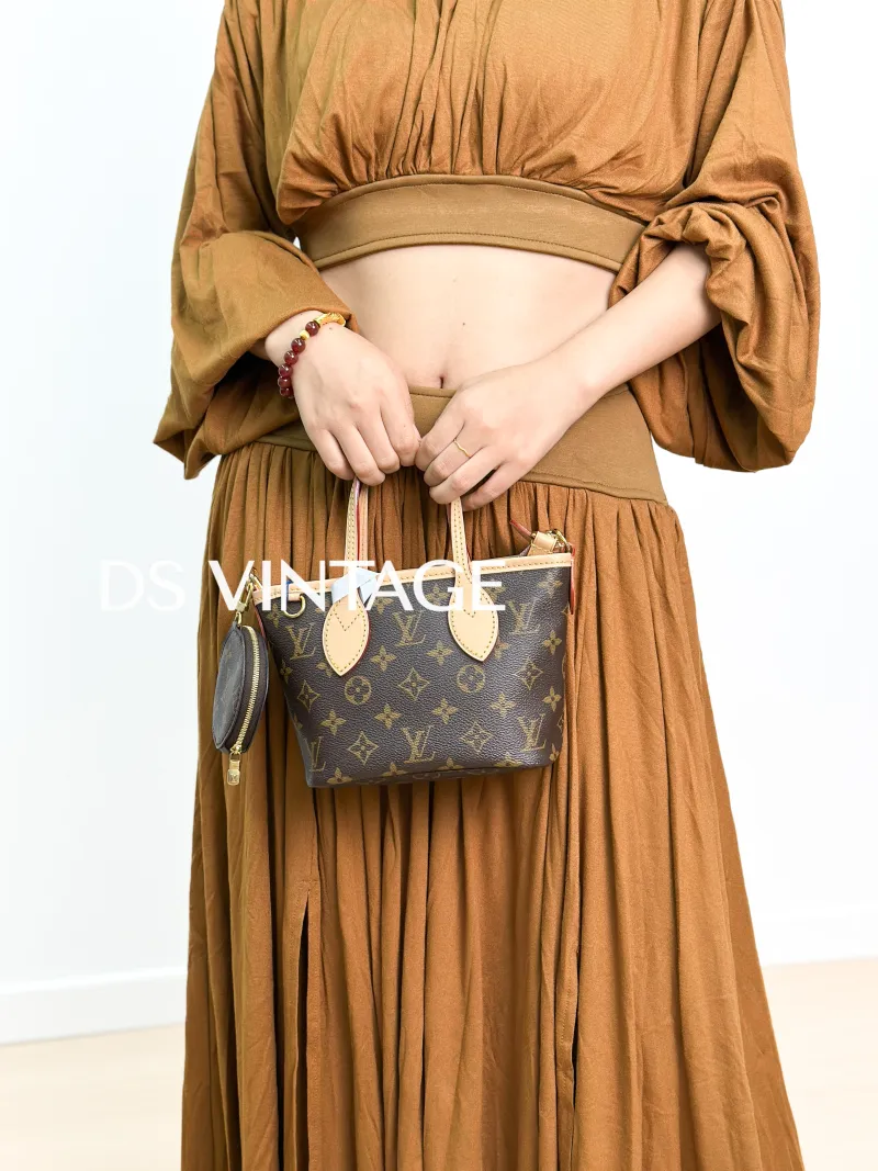 Louis Vuitton Crossbody Bag Neverfull BB Shoulder Strap PVC BB 24 × 9 × 14.5 cm — on-model view 2 of 3