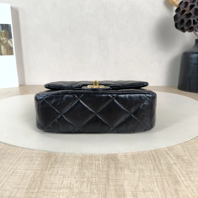 Chanel Crossbody Bag Black Lambskinmini19 × 8.5 × 14 cm — cover view 4 of 5