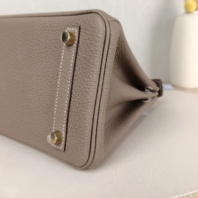 Hermès Top Handle Bag Birkin 25 Gold-Tone Hardware 18Etoupe Togo Calfskin Small 25 × 13 × 20 cm K — detail view 10 of 12