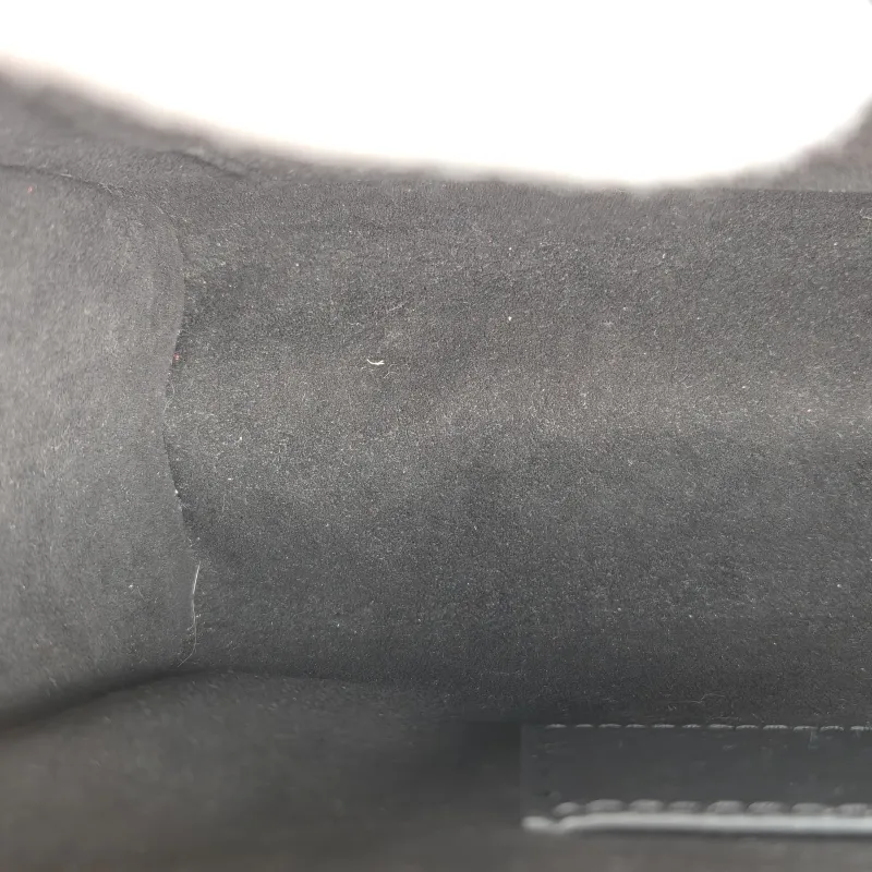 Louis Vuitton Crossbody Bag Twist Black Epi Embossed Calfskin Medium23 × 9.5 × 17 cm — detail view 7 of 12