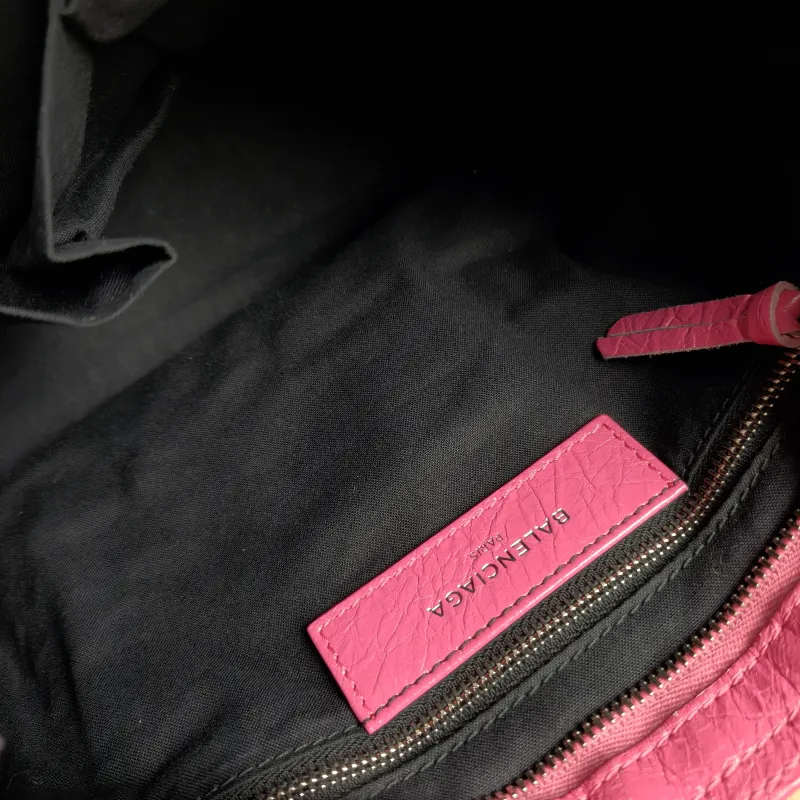 BALENCIAGA Crossbody Bag Classic City Red Waxed Leather Small30 × 10 × 21 cm — detail view 4 of 13