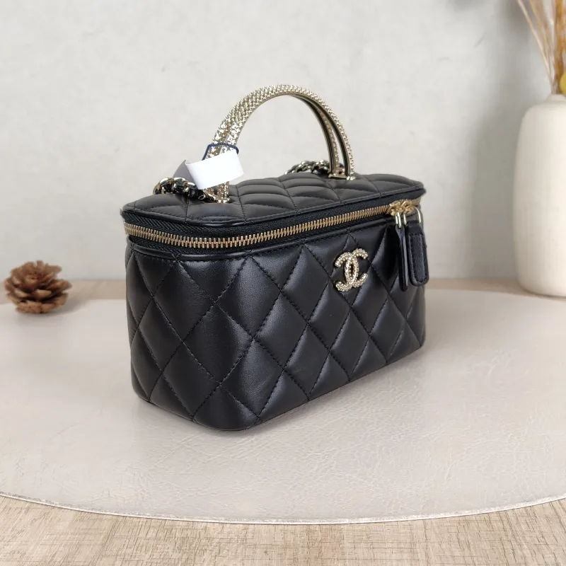 Chanel Crossbody Bag Black Lambskin One Size 16 × 8 × 9.5 cm — cover view 2 of 5