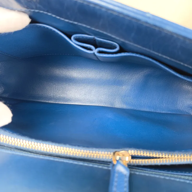 Chanel Top Handle Bag Coco Handle​ Blue V Calfskin Medium 29 × 12 × 18 cm 24 — detail view 4 of 15