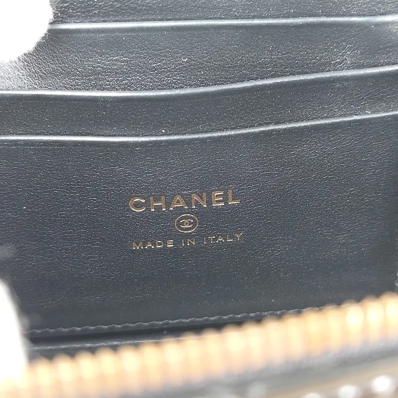 Chanel Crossbody Bag Edition Black Patent Leather One Size16 × 8 × 9.5 cm — detail view 1 of 14