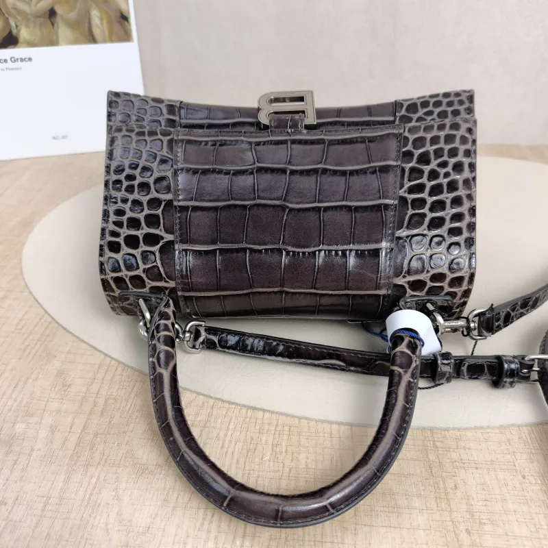 BALENCIAGA Crossbody Bag Hourglass Hourglass Bag Green Calfskin Small23 × 10 × 14 cm — detail view 2 of 14