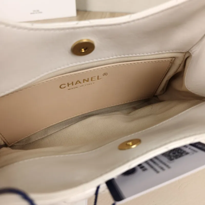 Chanel Crossbody Bag23p hobo White Waxed Leather Small19 × 6 × 17 cm — detail view 7 of 13