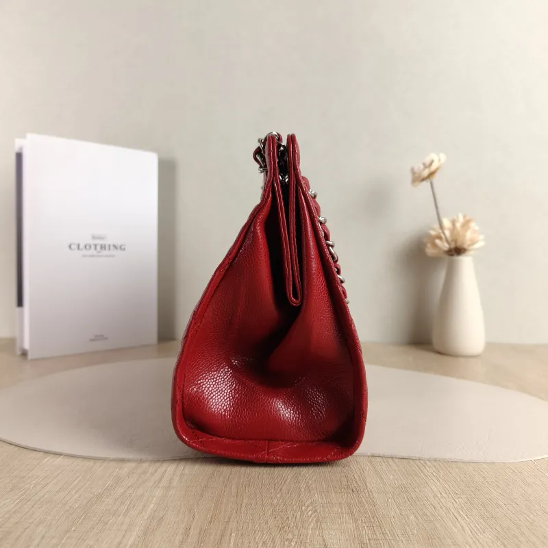 Chanel Shoulder Bag Tote Bag Red Grained Calfskin One Size 30 × 11 × 20 cm 17 — detail view 5 of 13