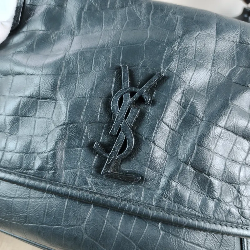 SAINT LAURENT Crossbody Bag Niki D Green Waxed Leather Medium 28 × 8.5 × 20 cm — detail view 5 of 11