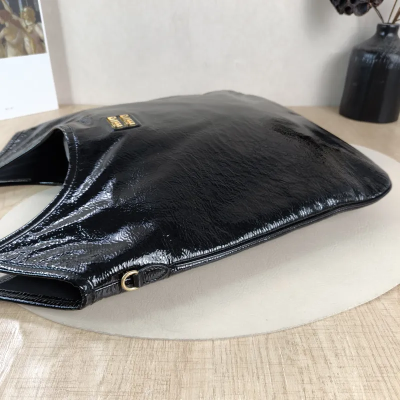Miumiu Shoulder Bag IVY Tote Shopping Tote Black Patent Leather Medium 35*40 — detail view 1 of 10