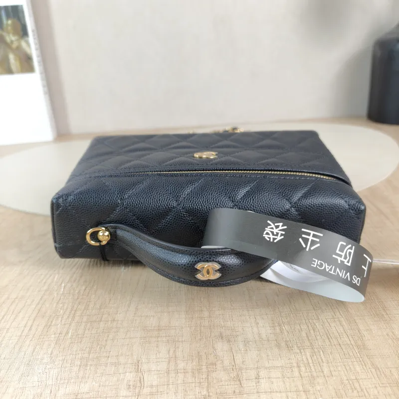 Chanel Crossbody Bag lp Black Grained Calfskin One Size19.5 × 5 × 17 cm — detail view 9 of 13