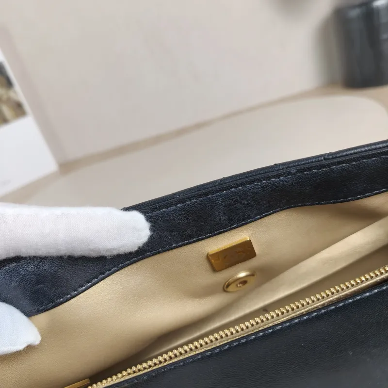 Chanel Crossbody Bag Black Lambskin Medium27 × 6 × 14 cm — detail view 11 of 14