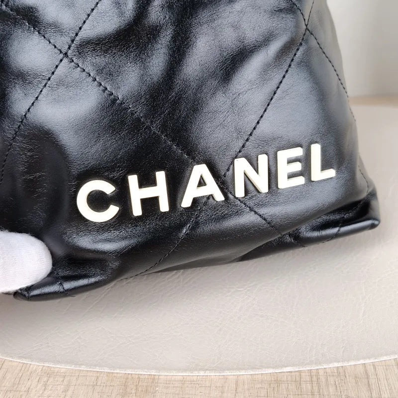 Chanel Shoulder Bag 22Bag Black CC alfskin Mini 20 × 6 × 19 cm — detail view 1 of 12