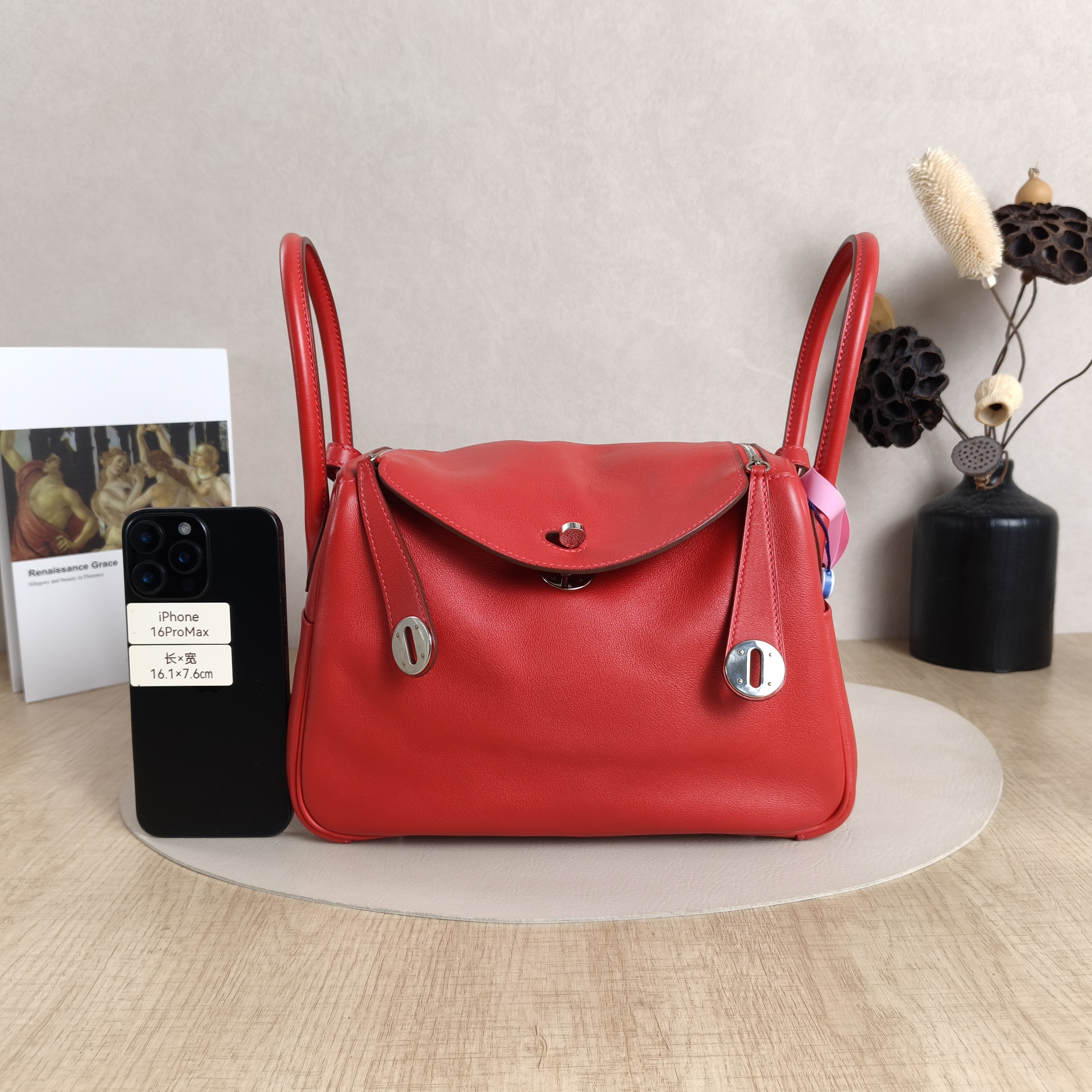 Hermès Crossbody Bag Lindy 26Red Small — cover view 9 of 10